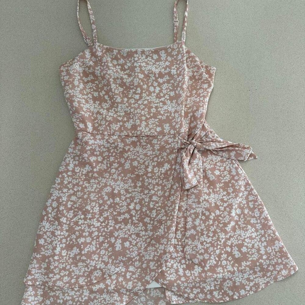 Le-lis Women's Pink floral wrap dress